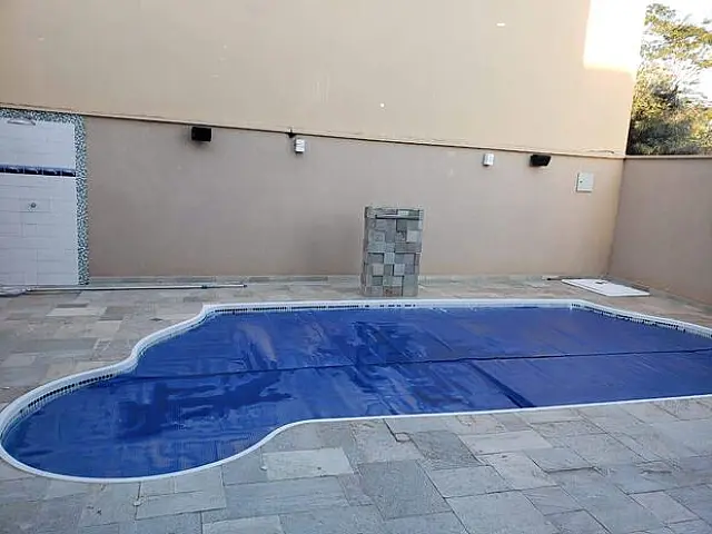Homem abusa de criança na piscina e pai parte para cima dele em Campo Grande