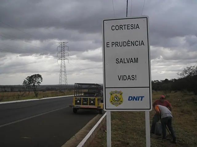 PRF e DNIT instalam placas educativas nas rodovias federais