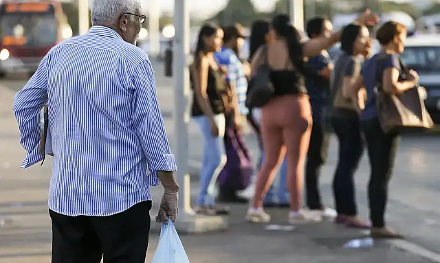 Estudo mostra benefícios de exercícios físicos em idosos com câncer