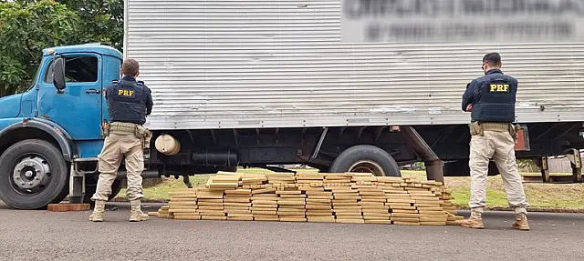 PRF apreende 481 kg de maconha e 131g de cloridrato de cocaína em Ivinhema