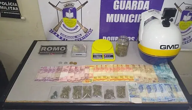 Nutricionista é presa quando vendia maconha para adolescente