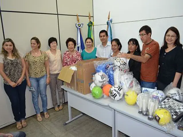 Prefeitura entrega kits esportivos e pedagógicos para as escolas municipais