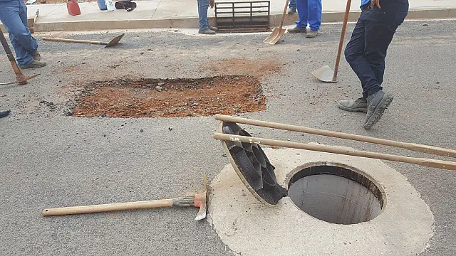 Moradores da Vila Eliane reclamam de afundamento em asfalto após 1 dia de chuva