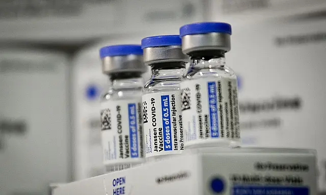 Brasil recebe 1 milhão de doses da vacina Janssen