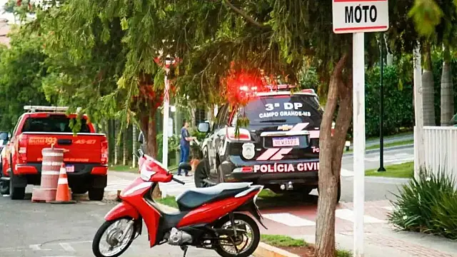 Jovem teria discutido com a namorada antes de cair de prédio e morrer