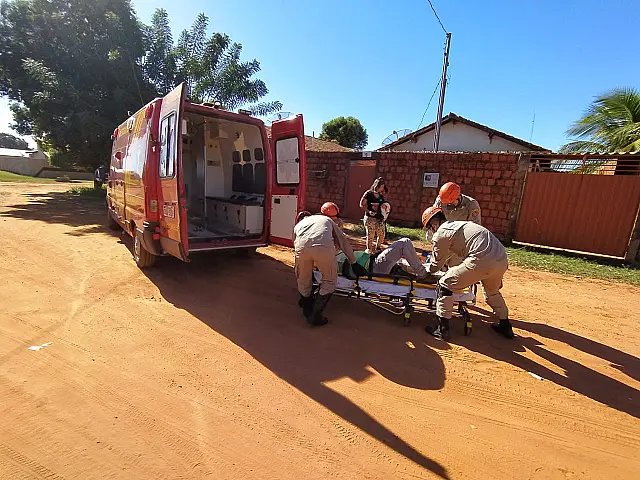 Motociclista fica ferido após colisão com caminhonete em Anastácio