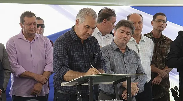 Reinaldo Azambuja entrega batalhão da PM e reforma de escola em Coxim