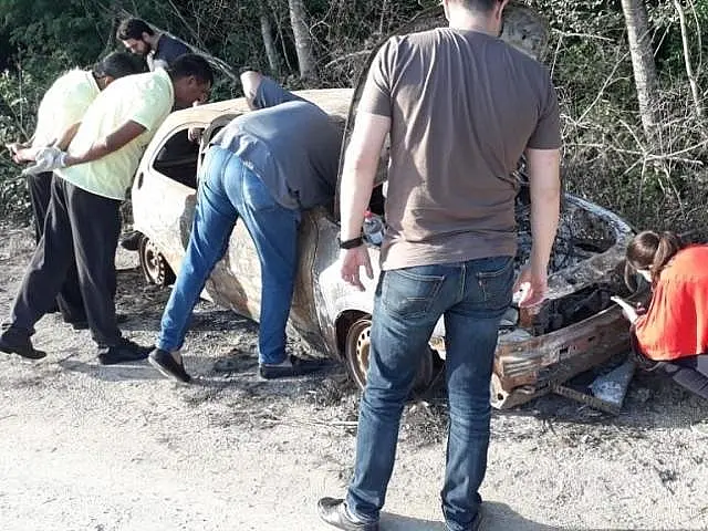 Polícia encontra ossada em veículo incendiado na fronteira com a Bolívia