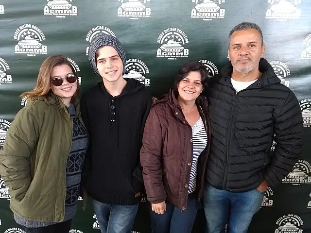 Família foge da estafa em São Paulo para conhecer o mundo sob quatro rodas