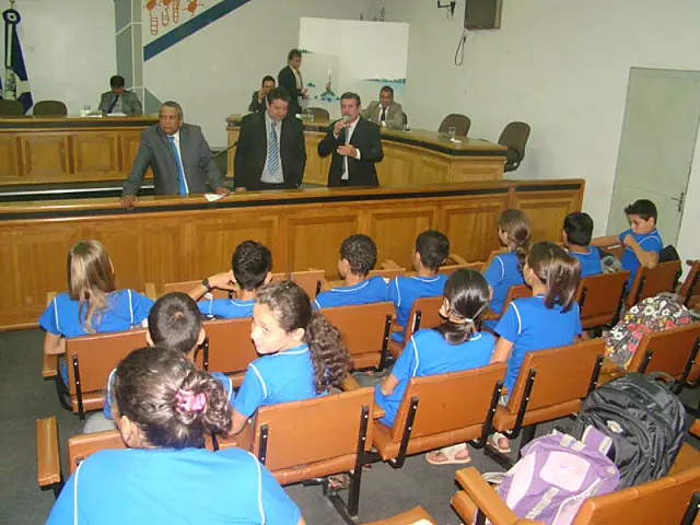 Alunos da EE Dóris participam de ato cívico na Câmara