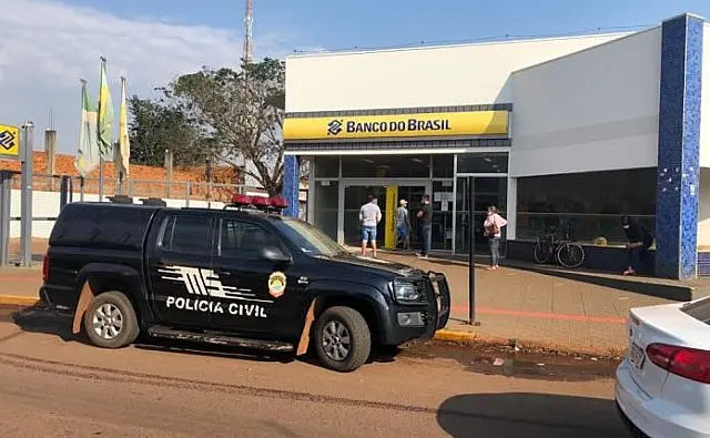 Bandidos invadem Banco do Brasil, rendem funcionários e levam cerca de R$ 5 milhões