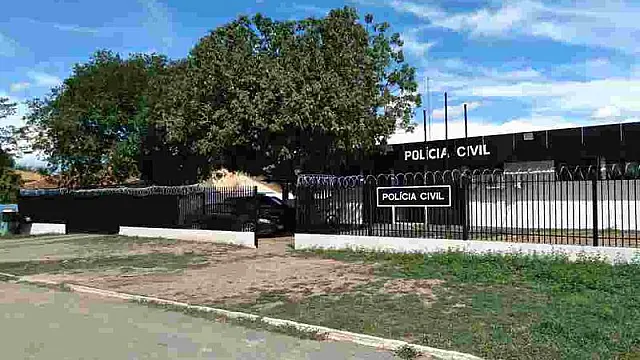 Após investigações, professor de 28 anos é preso por estupro de alunas