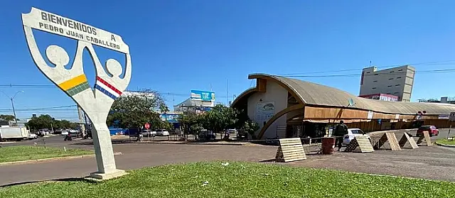 Homem mata esposa e tira sua própria vida na fronteira