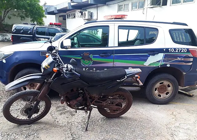 Após denúncia anônima, PM de Corumbá recupera motocicleta furtada