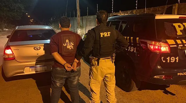 PRF recupera em Anastácio Toyota Etios furtado em Arapongas, no Paraná