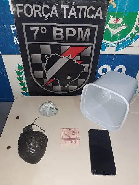 Jovem que vendia drogas fiado é preso em casa