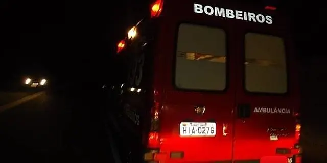 Motorista de Siena atropela duas jovens e depois foge no centro de Anastácio