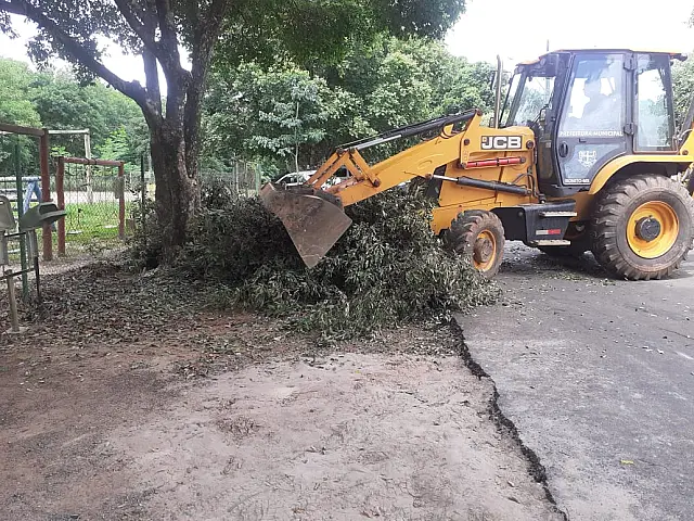 Secretaria de Obras intensifica trabalho de limpeza e patrolamento no município