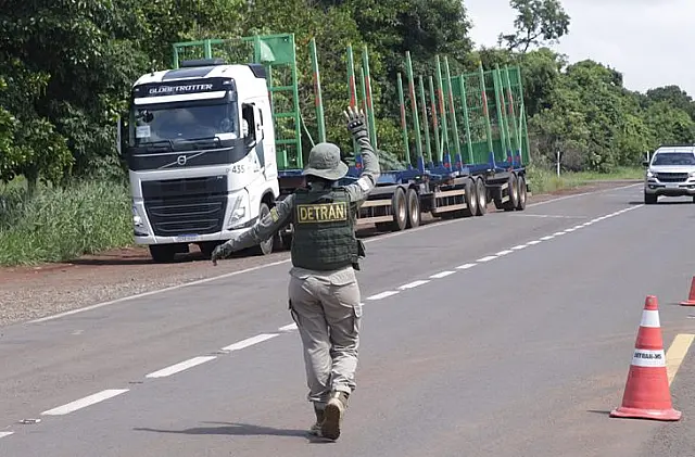 Detran e Polícia Rodoviária participam de ação de segurança nas estradas