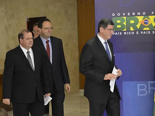 Joaquim Levy assume a Fazenda e Nelson Barbosa vai para o Planejamento