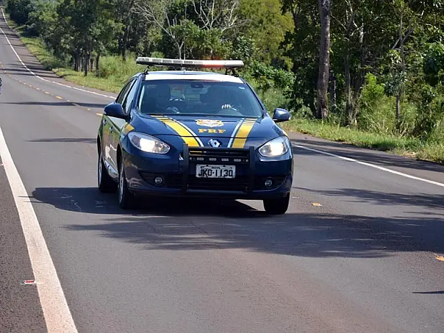 Embriagado e ao celular, motorista é preso pela PRF após zigue-zague na BR-262