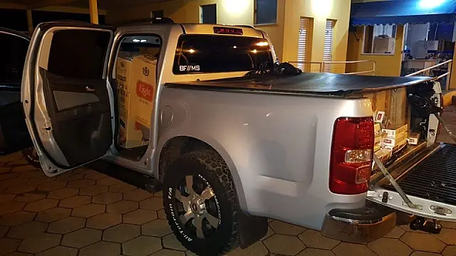 PRF prende motorista com 10 mil maços de cigarro na BR-267