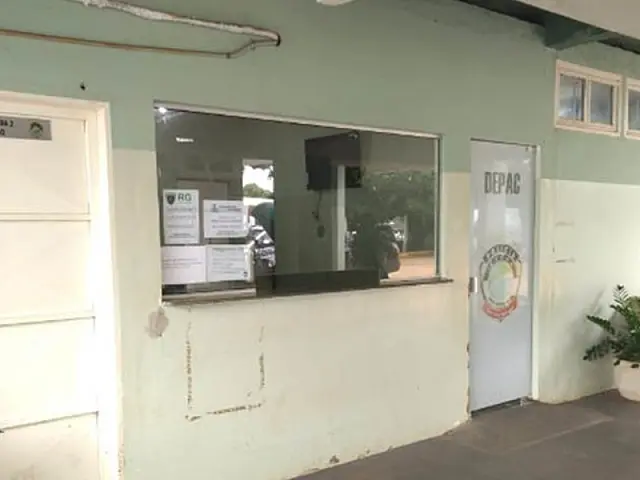 Mulher é agredida a pauladas por dívida com tráfico