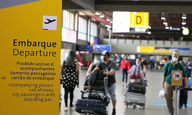 Greve dos aeronautas segue pelo 4º dia com voos atrasados