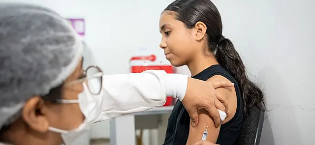 Saúde lança estratégia para vacinar 3 milhões de jovens contra o HPV