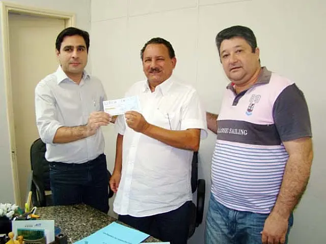 Mesa Diretora repassa ajuda financeira ao Aquidauanense FC