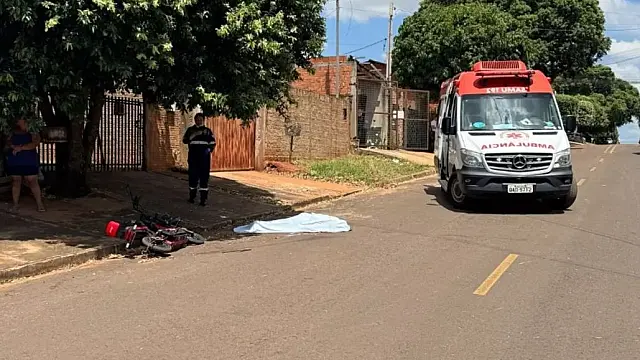 Mulher de bike elétrica morre após ser atropelada por caminhão em MS