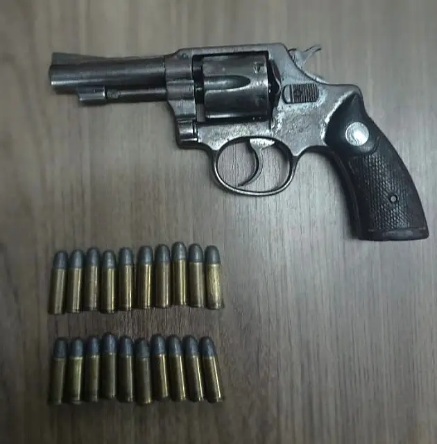 Após ameaças de morte, jovem esconde arma e denuncia ex-marido em Miranda