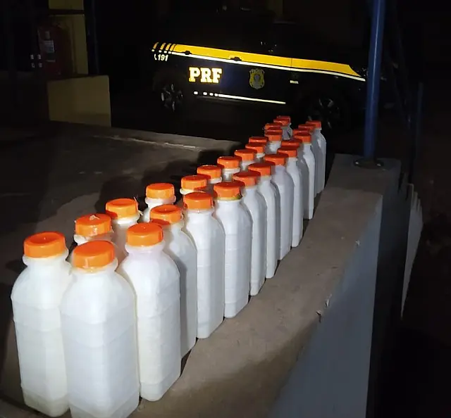 Em Miranda, dupla é presa com cocaína dentro de garrafas pet no tanque de veículo