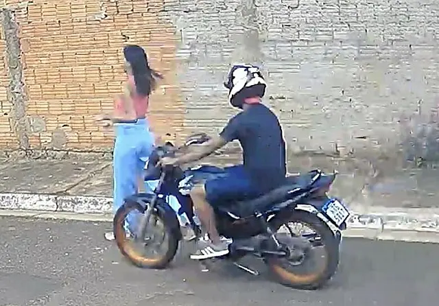 Motoqueiro que passou a mão em jovem no Aero Rancho é indiciado por importunação