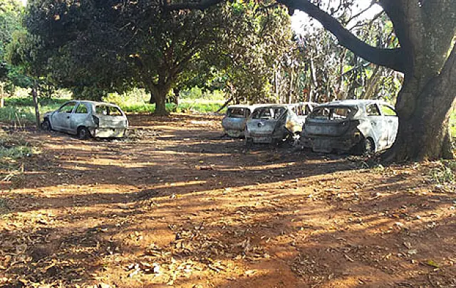 Quatro carros são incendiados durante festa de acadêmicos da UFMS