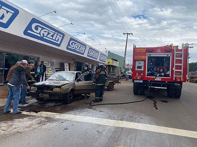Incêndio em carro na Avenida da Integração mobiliza bombeiros