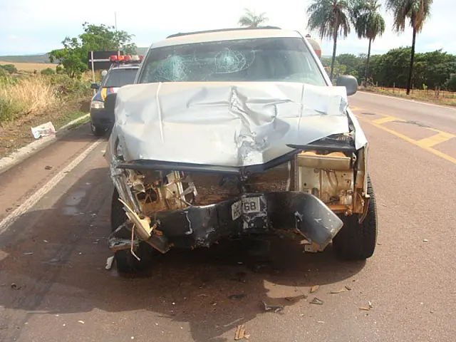 Motorista embriagado causa acidente e é preso pela PRF