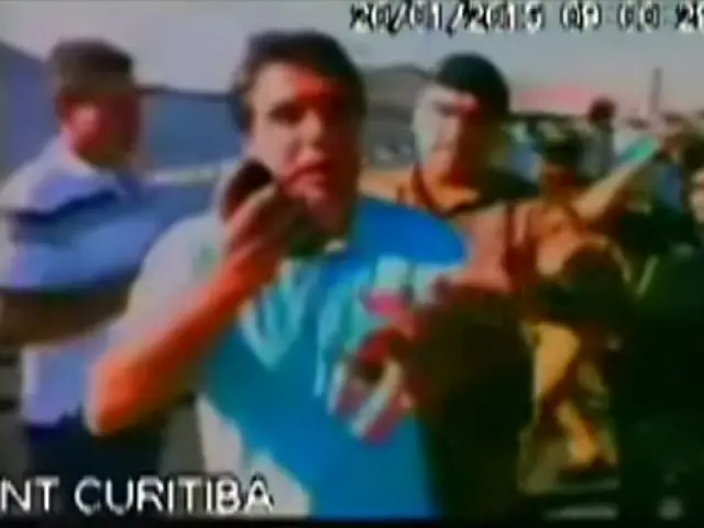 Repórter é preso durante transmissão ao vivo; assista ao vídeo