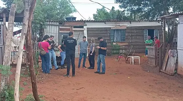 Ex-marido crava faca no peito e mata mulher na frente dos filhos