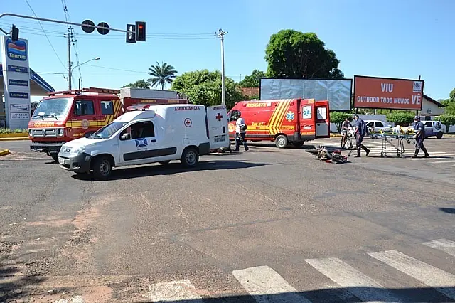 Acidente entre motos deixa três pessoas com ferimentos leves