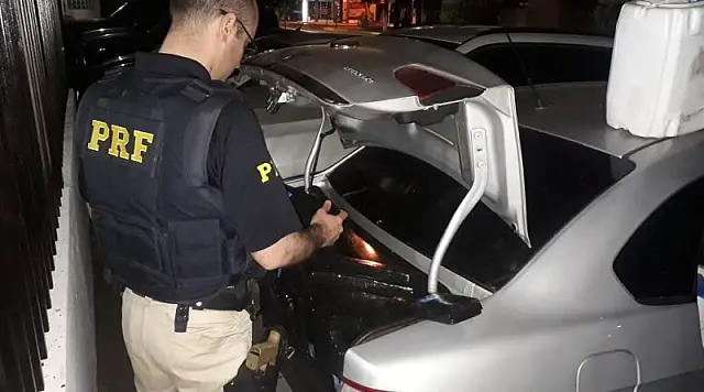 Motorista tenta fugir, mas é preso com 698 quilos de maconha em MS