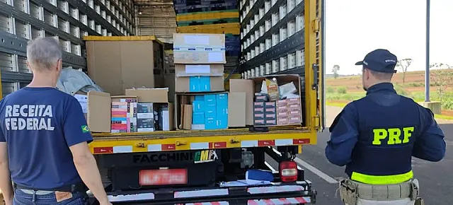 PRF e Receita Federal apreendem carga de mercadoria sem documentação