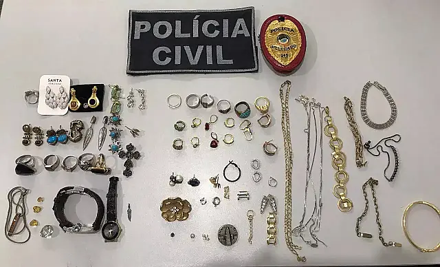 Após furtar joias e relógios da patroa e anunciá-los em uma rede social, mulher é presa em Jardim