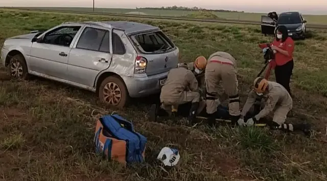Motorista capota carro na MS-134