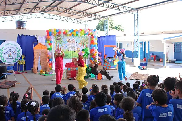 Escola recebe apresentação teatral em Anastácio