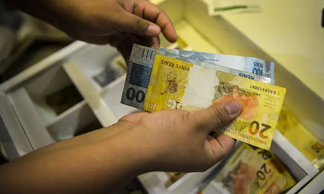 TSE identifica R$ 605 milhões em transações suspeitas de campanhas