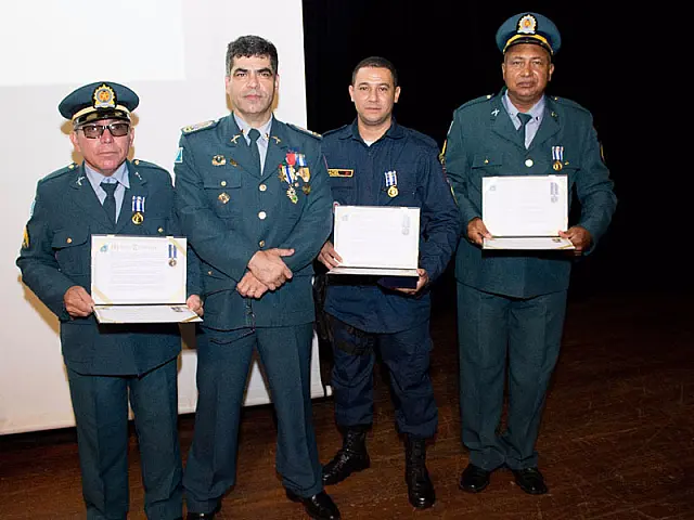 Policiais do CPA-3 (7ºBPM) são condecorados com Medalha Tiradentes