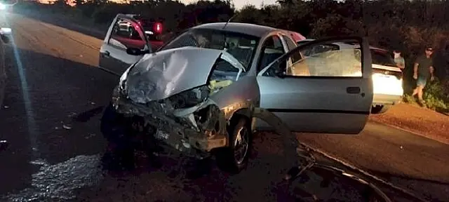 Motorista de carreta foge após grave acidente na BR-376