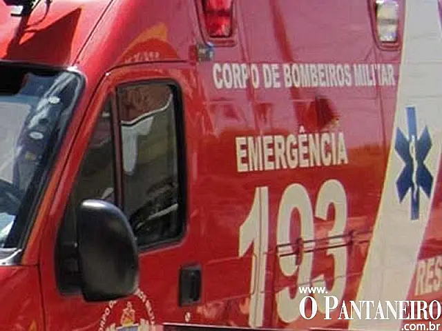 Acidente entre carro e moto deixa um ferido na Avenida Pantaneta