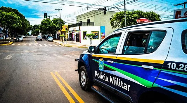 PM prende homem que deu bebida a menores debaixo da ponte